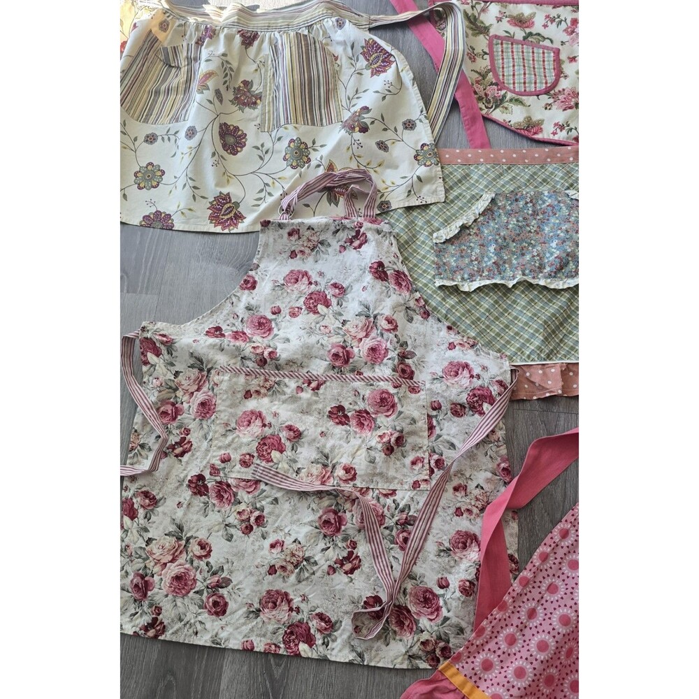 Lot of 5 Womans Aprons Half & Bib ~ Floral Scalloped  Ruffle Feminine Designs - Picture 3 of 12